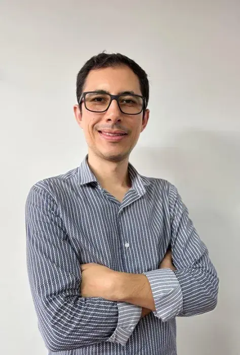 Investigación doctoral propone el acompañamiento pedagógico como estrategia clave para la motivación de los docentes